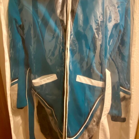 Parka from Indigenous Canadian designer - Picture 12 of 12